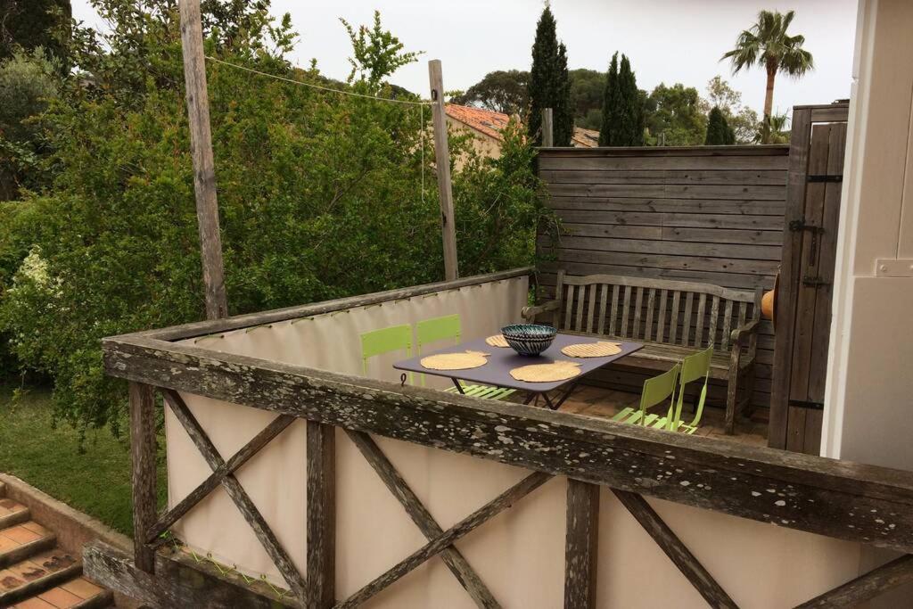 Appartement à 100 m du village de porquerolles Exterior foto
